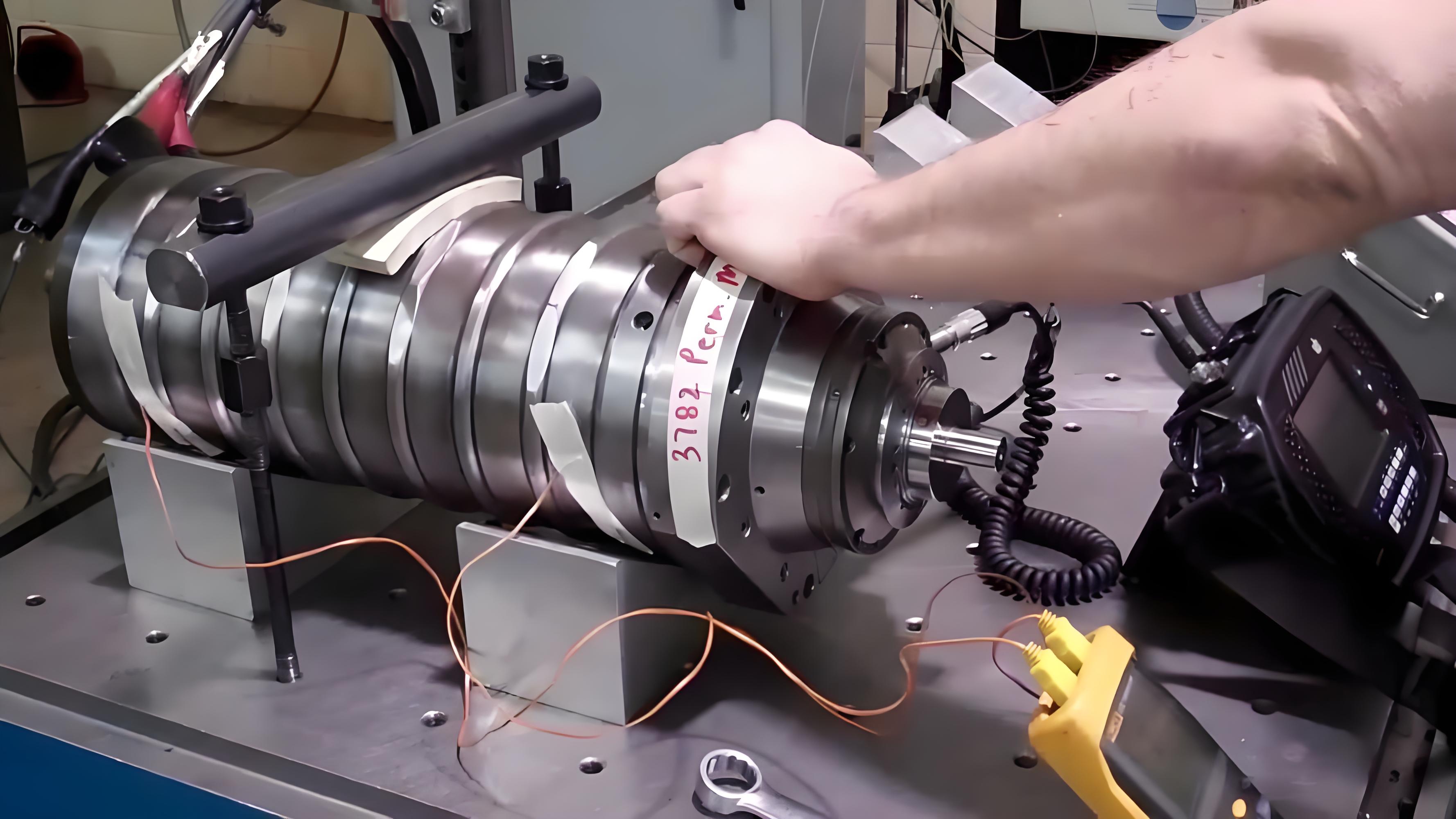 在大隈機(jī)床主軸維修現(xiàn)場(chǎng)，忙碌有序